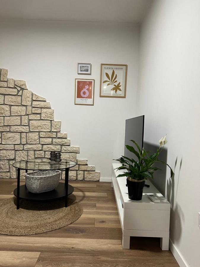 Cinderella Apartment With Free Parking プーラ エクステリア 写真